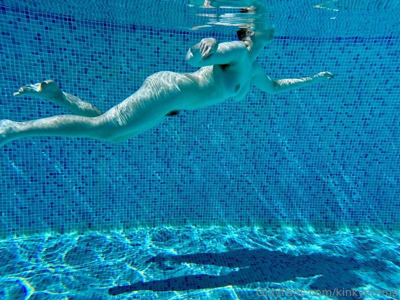 Some weird and not so graceful pool pics 😂