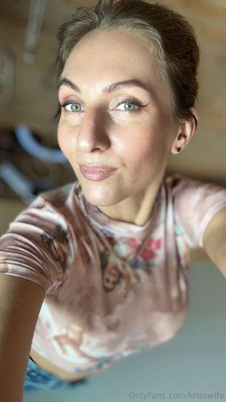 krisswife image #0