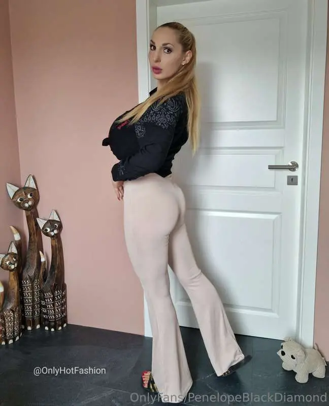 Update today- So sexy in my #ootd on my fashion blog:
www.on..