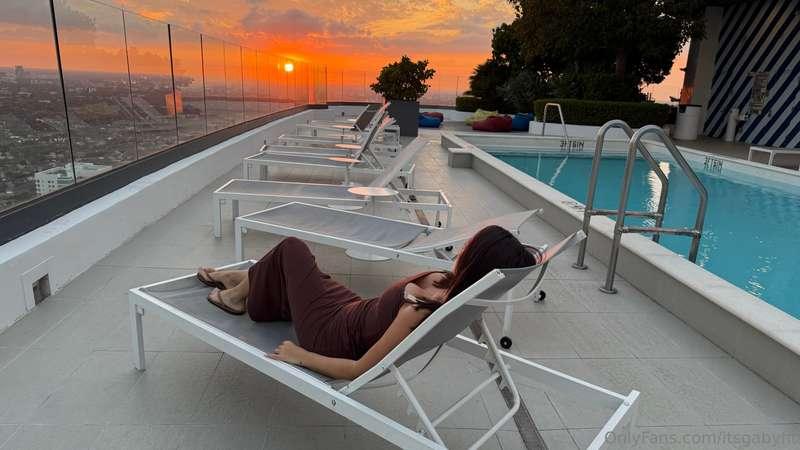 Enjoying the view? 🌇 Miami’s sunsets are truly breathtaking ..