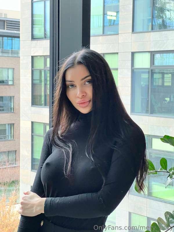 😍😘I love going braless👅💥Do you like it when my nipples stick..