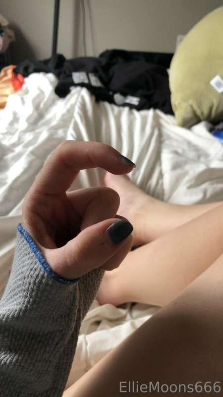 pov I’m laughing at your shrimp dick :D