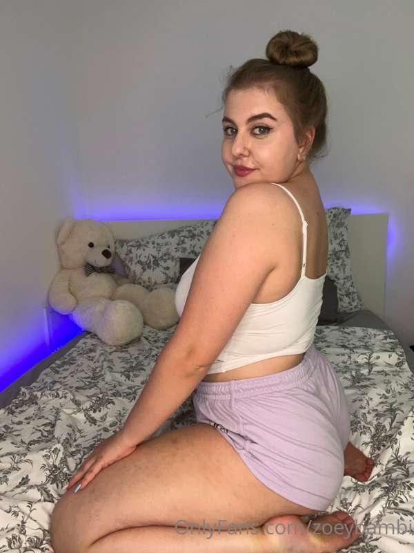 zoeybambi image #0