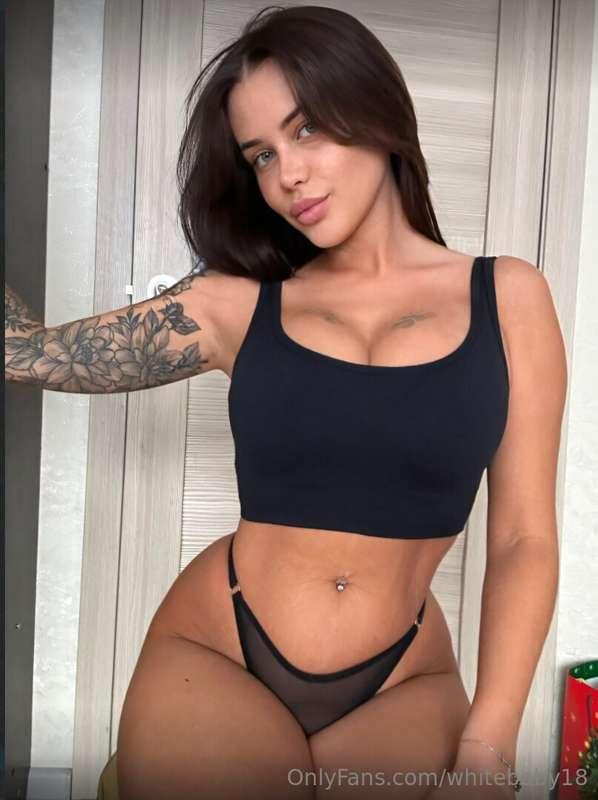 SUBSCRIPTIONS FREE ONLY NOW 😋 @valentina_reina 😋 The babe wi..