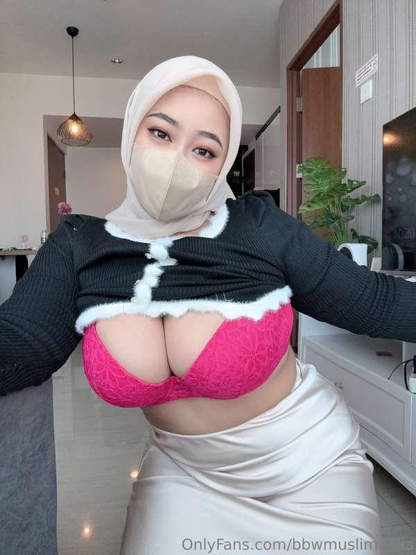 Bet your face would look perfect buried between them🥵
