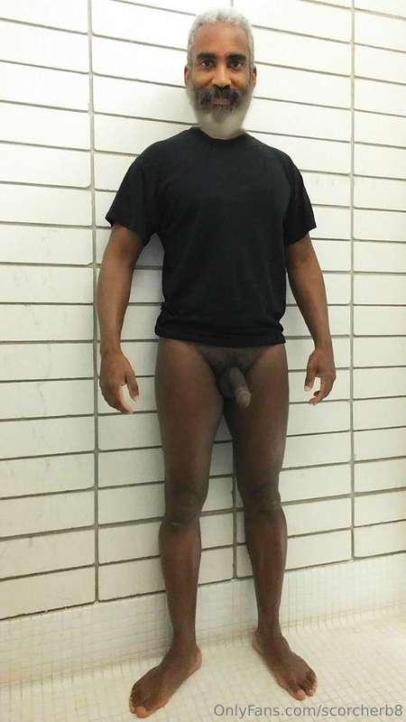 T-shirt Thursday!  #beard #musculardaddy #gay #feet #gaycrui..