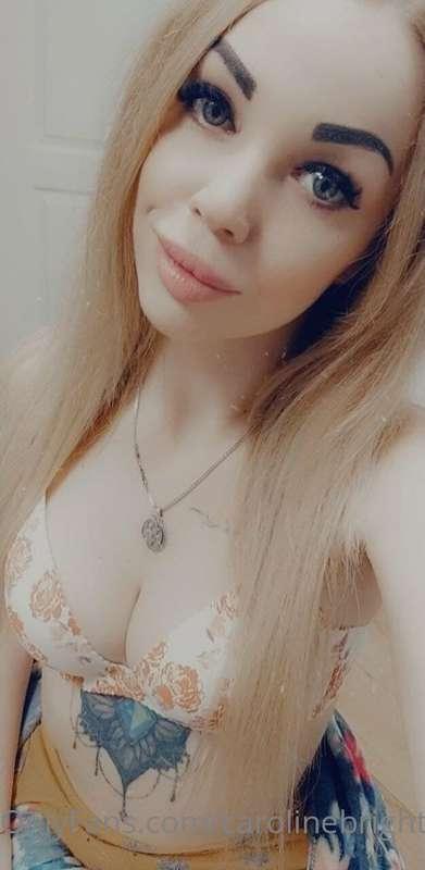 A shy girl wants a tough man behind 👄👄👄