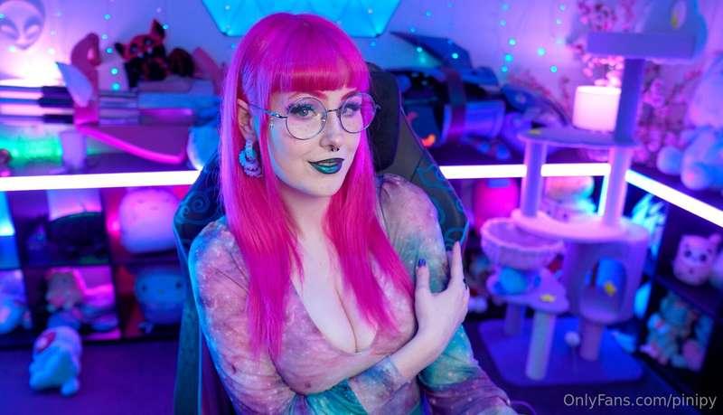 Live now on http://twitch.tv/pinipy - I'm back from DreamHac..