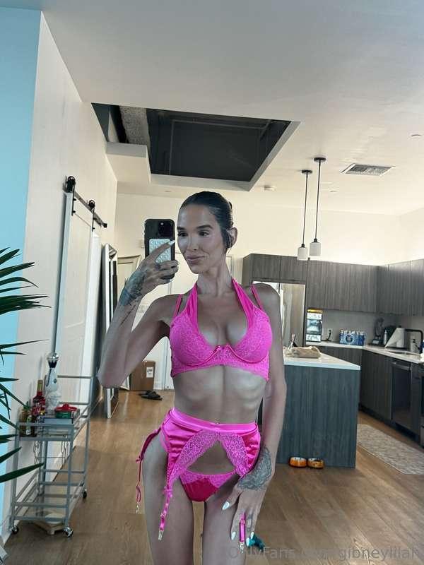 I better see your ass on my live tonight at 7pm PST 😘 you co..