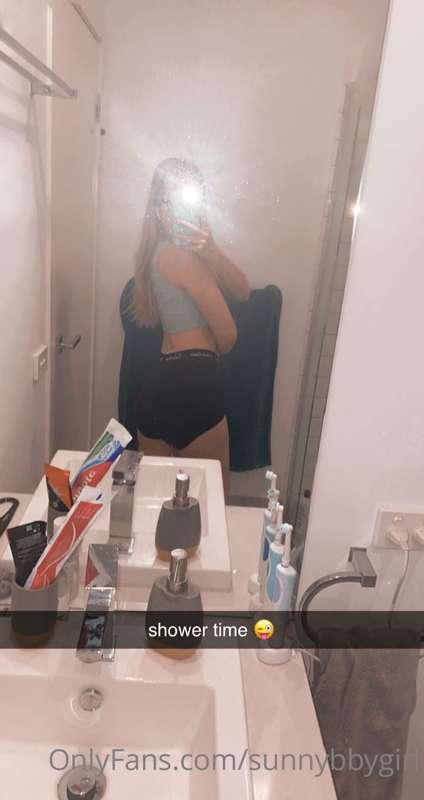 Since i’ve done my ankle heres an older photo 😚😈