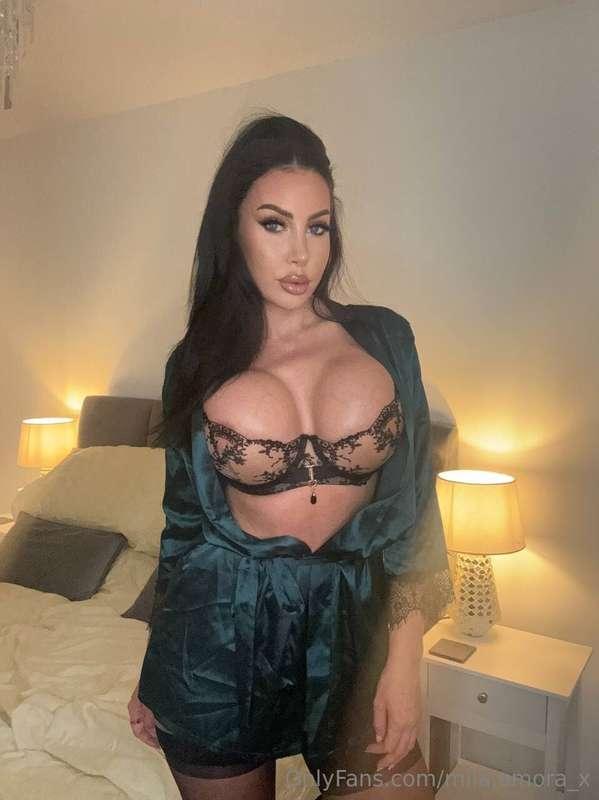 Waiting for your messageeee xx