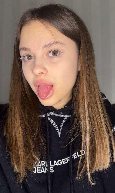 I love white eyelashes😍

#fyp #brunette #babyface #babygirl #sexy #cutie 