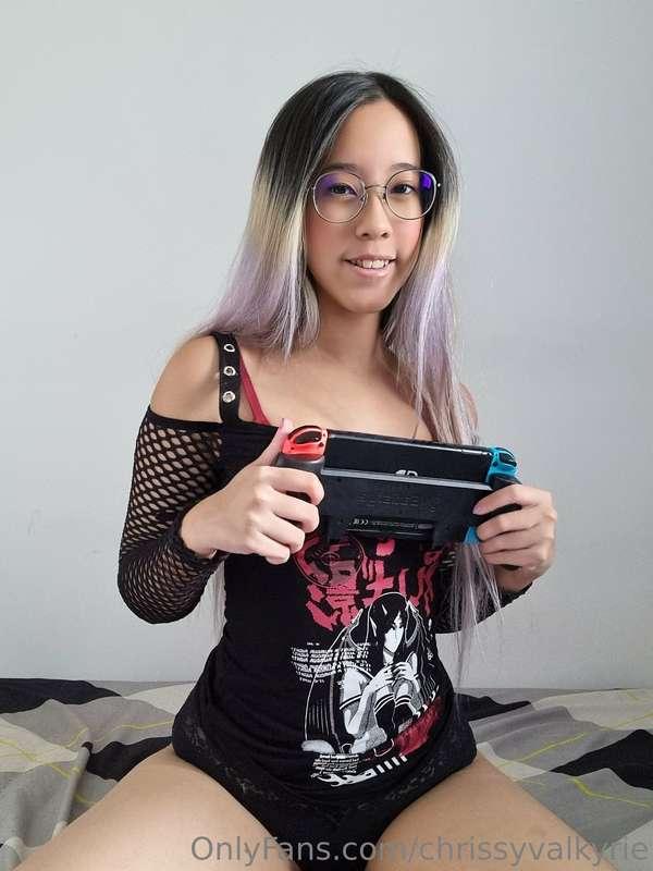 What's the last game you played and on what console? 😋🎀