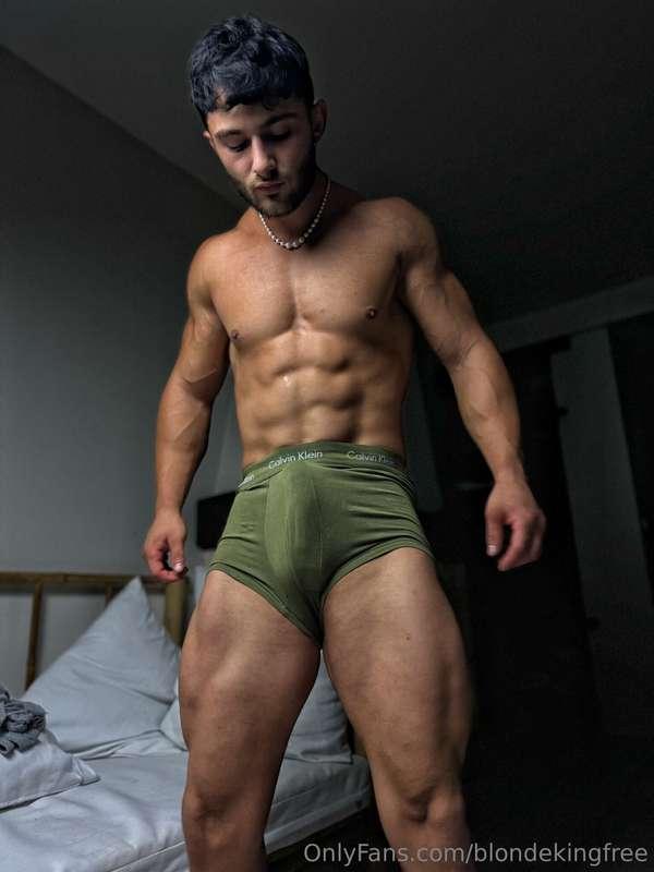 French guys do it better @iambatmanx ?! 🇫🇷 Do you want to ha..