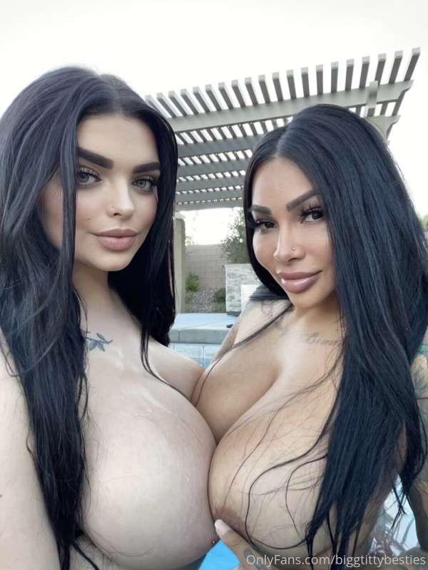 We need you in the middle🤤💦 @brittanya2horny @kaylee4keeps
