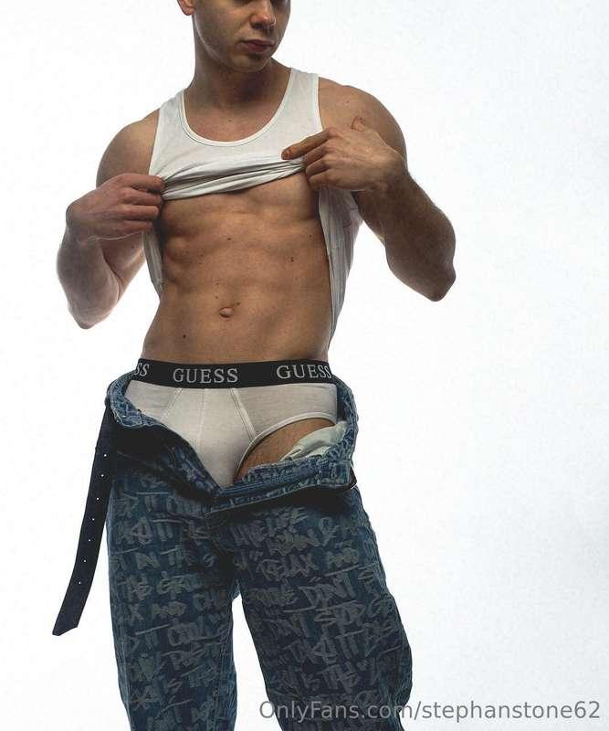 Do you like athletic guys? Fitness model Kiri @kiri_m 💪🔥.On ..