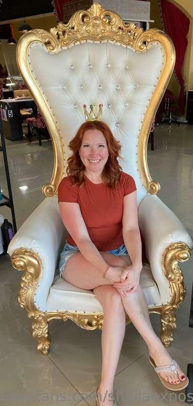 Who will like to serve their queen?!? 🫅