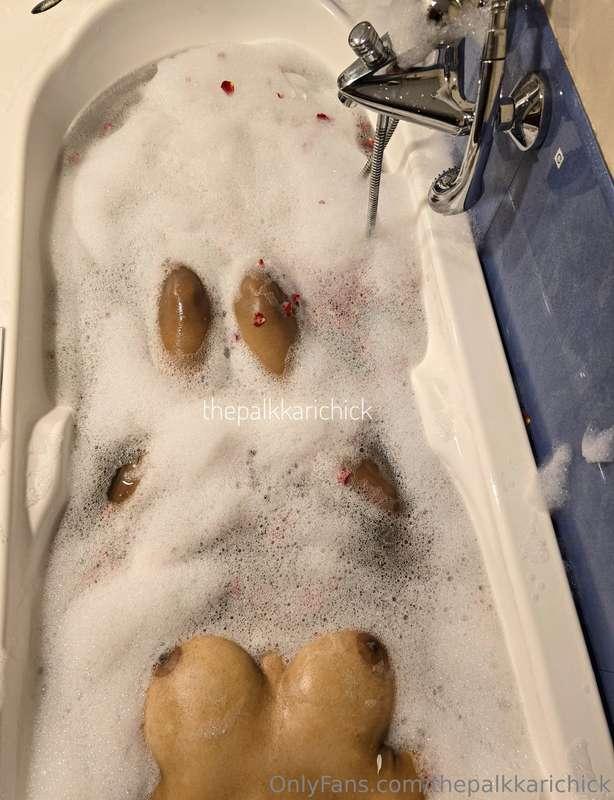The bath tub, soapy bubbly water and me 🫧❤️! 7/21
