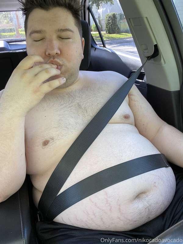 Eating in the car 🚗