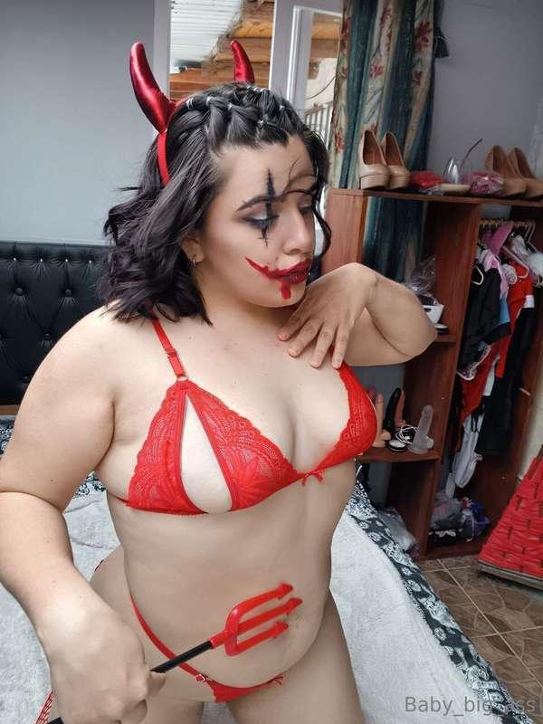 Your sexy little devil is ready for you! Do you want to see ..