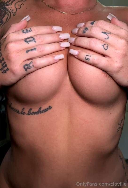 Already horny this morning.. who wants to help me? 😏