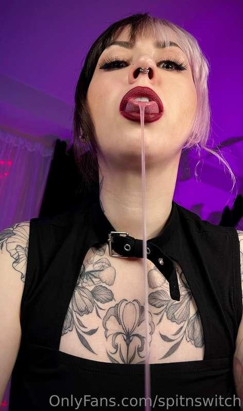 ⭐TOUR DE KINK⭐  Kink of the day: Spit  Spit was one of my fi..