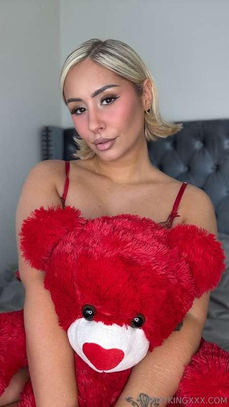 Happy Valentine's Day! @tommykingvip is 65% off right now 🫶 ..
