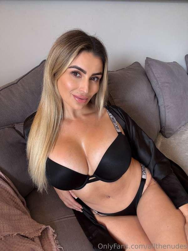 Don’t be fooled by the smile… I’m thinking filthy things 😉💭