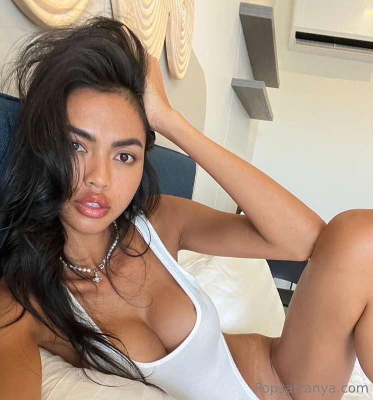 It's Saturday and I want to suck. Suck something big and har..