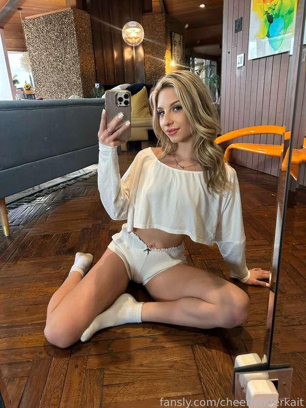 cheerleaderkait image #0