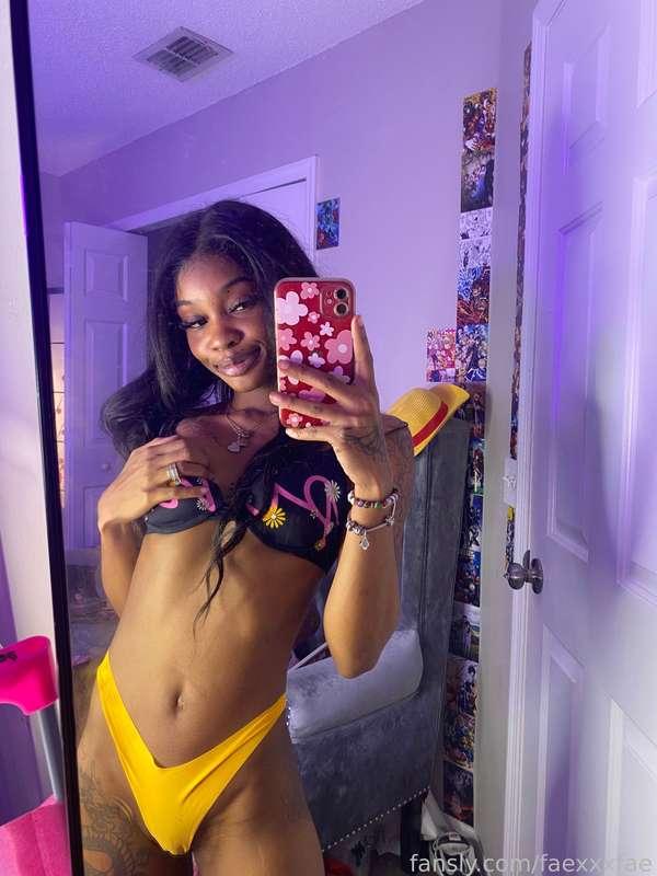 Too petite for you or can I be the one you cum too🥰

#fyp #ebony #smallboobs #smallwaist