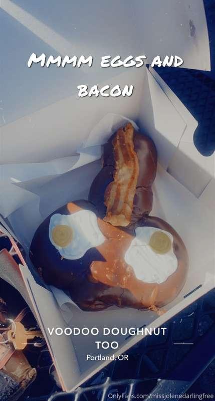 I went to voodoo this weekend and got a cock and balls 😂🤣. 
..