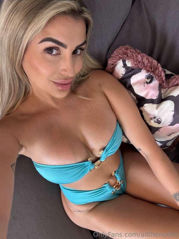 Bet you can’t stare without thinking about fucking me 😏