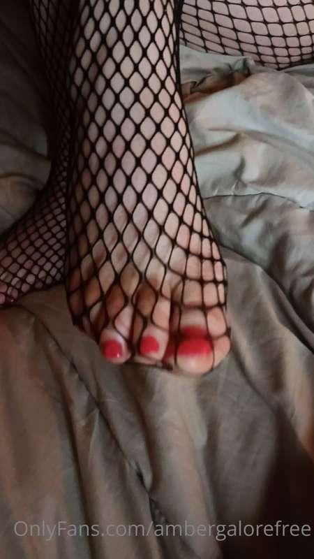 Fishnets and lickable toes 💋