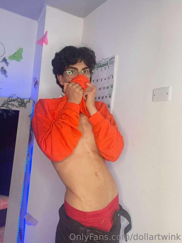 Hoy seré el chico nerd que espera por tus órdenes 🤓