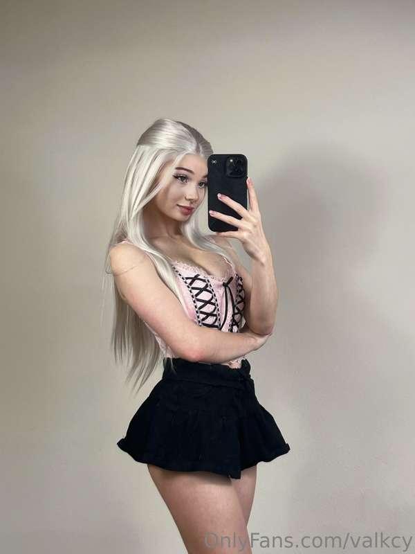 mirror selfies - and booty pics 🤭 do u like my wig? 💓