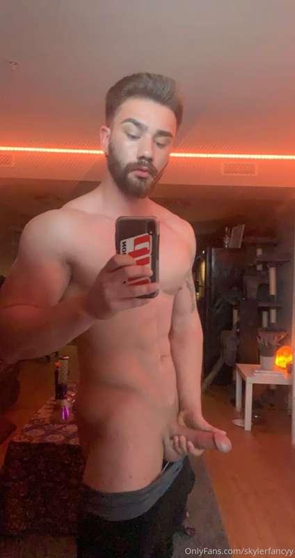 Anyone who tips this post will get the cum shot video that g..