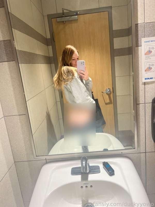 I’m just a slut that’s horny 24/7🥺👉👈

#publicbathroom #slut #nudes #alwayshorny #exhibitionism #smallbooba 