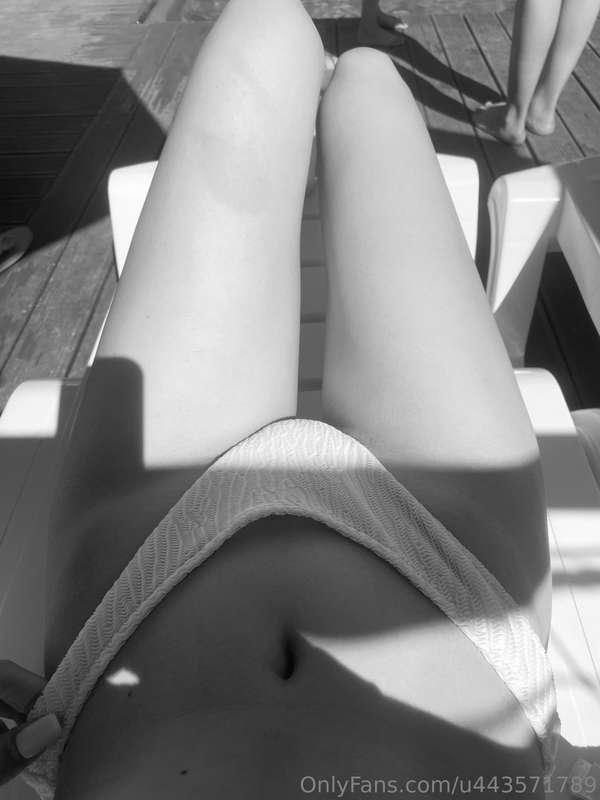 I love sunbathing🍦⛅