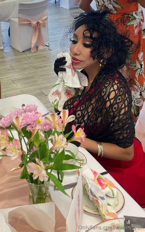 Would you like a cup of tea? A cup of tea, indeed !  𝗐𝖾𝗇𝗍 𝗍𝗈..