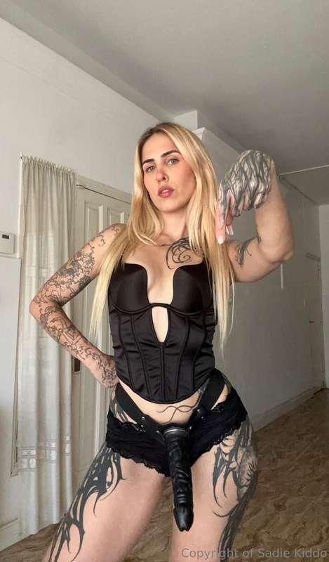 Get on the floor, and lift your hips for me 🫰