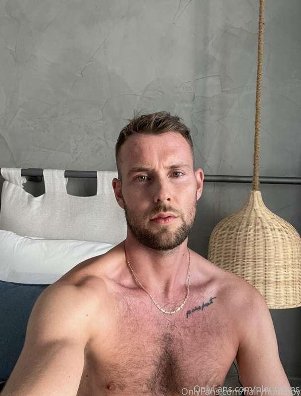 Checkout the @hairyhunkboy!
He is Top 1,9% of all creators i..