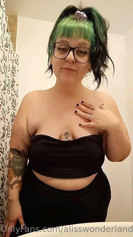 Would you like to cum and water my flowers 💦🌹