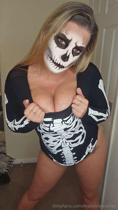Sexy skeleton 🥵