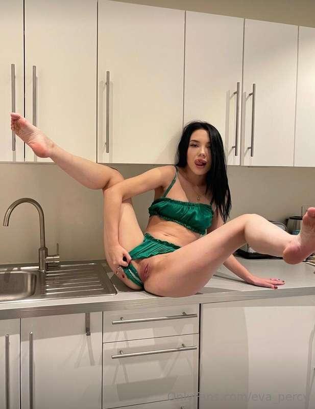 Daddy 👨‍🦰, your sweet girl's @alexxao 🇯🇵 holes is waiting fo..