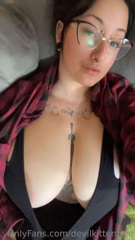 hunny come play with me xo 

onlyfans.com/devilkitten