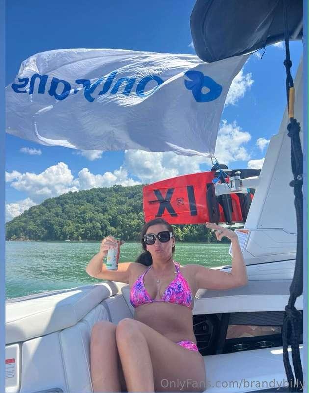 Living it up, baby! ✌️