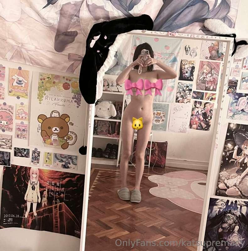 do u wanna see the uncensored pic? check ur dms🤍🤍🤍