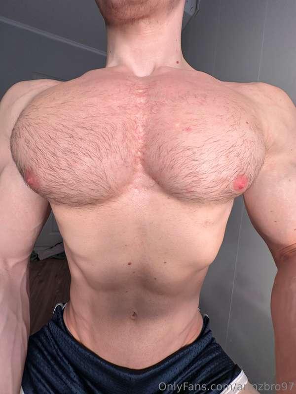 Lovely hot pumped chest collection 🔥💪