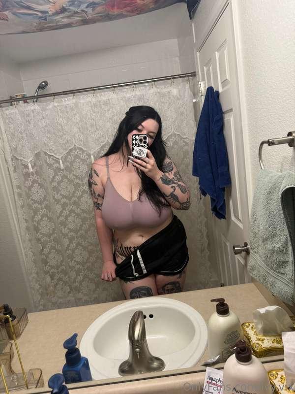 The tattoo peep is so cute wtf 